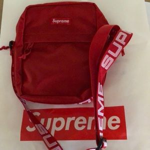 SS 18 red  supreme shoulder bag